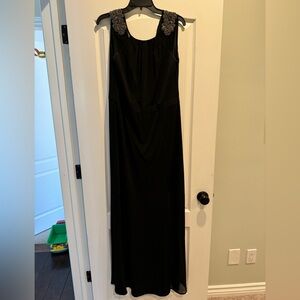 Elegant Black Sleeveless Gown